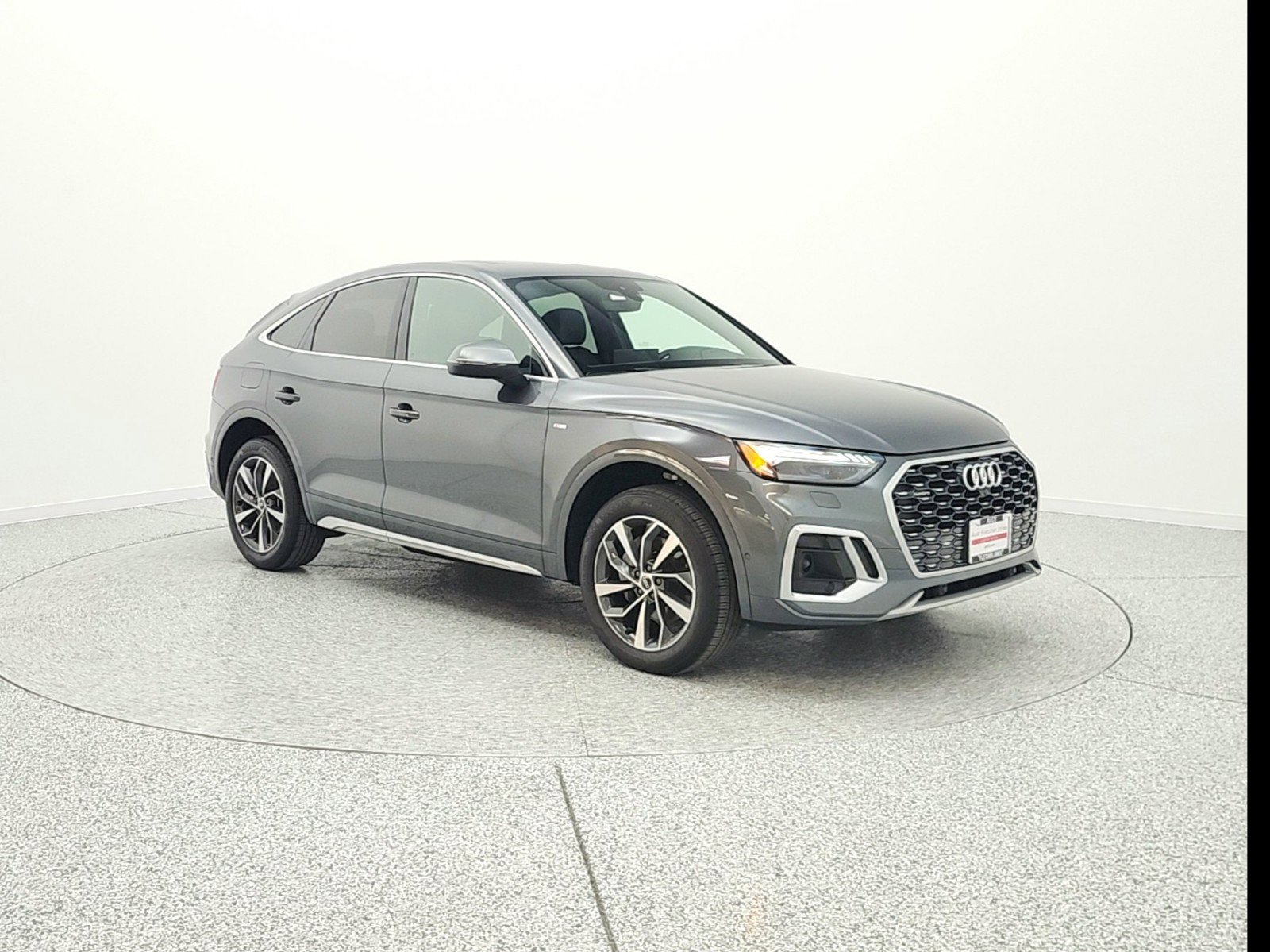Used 2023 Audi Q5 2.0T Prestige w/ Prestige Package image 3