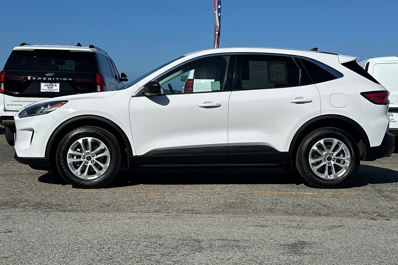 Used 2022 Ford Escape SE w/ Convenience Package AWD/4WD image 2