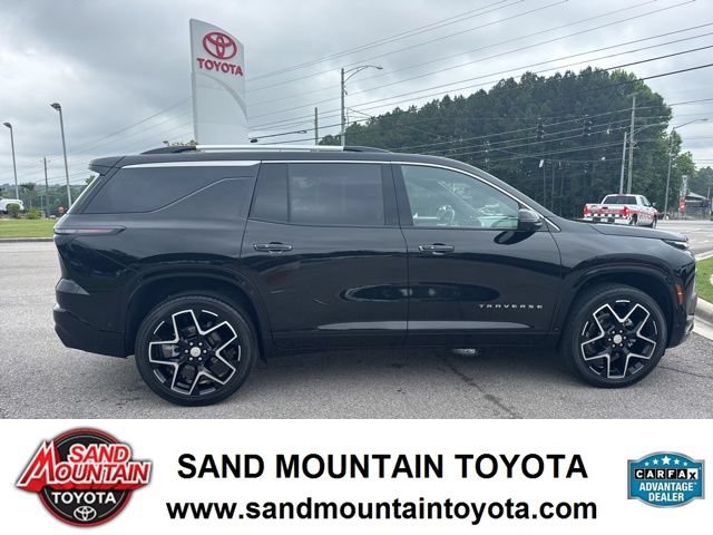 Used 2025 Chevrolet Traverse High Country FWD image 2