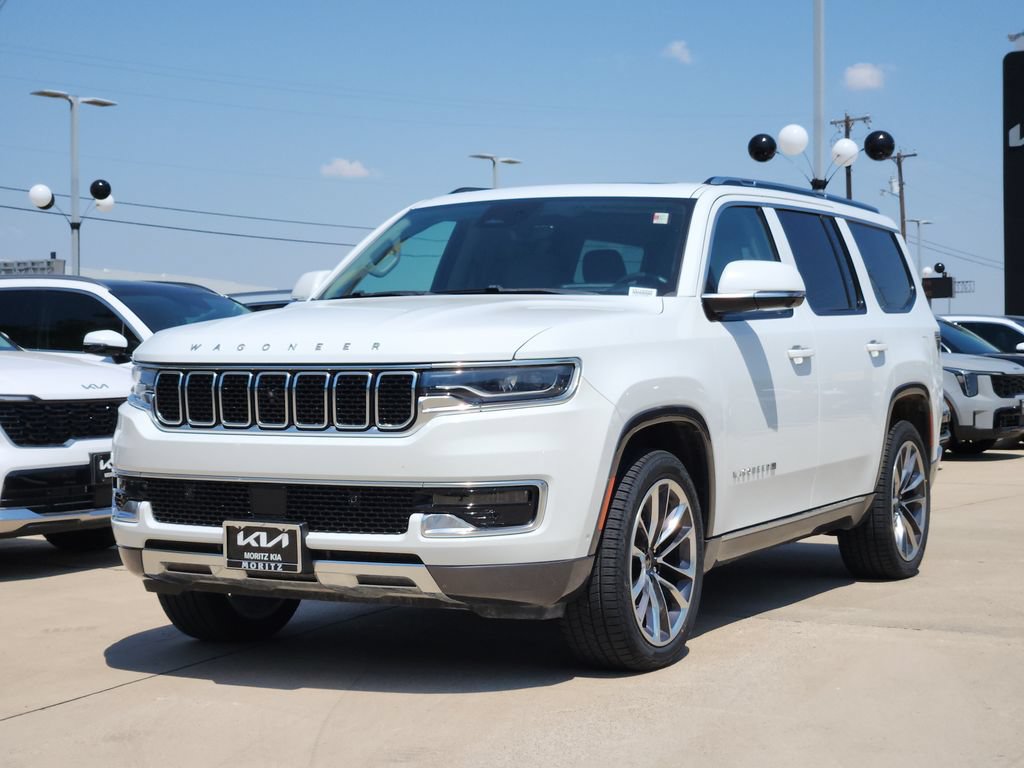 Used 2022 Jeep Wagoneer Series III w/ Premium Group I AWD/4WD image 2