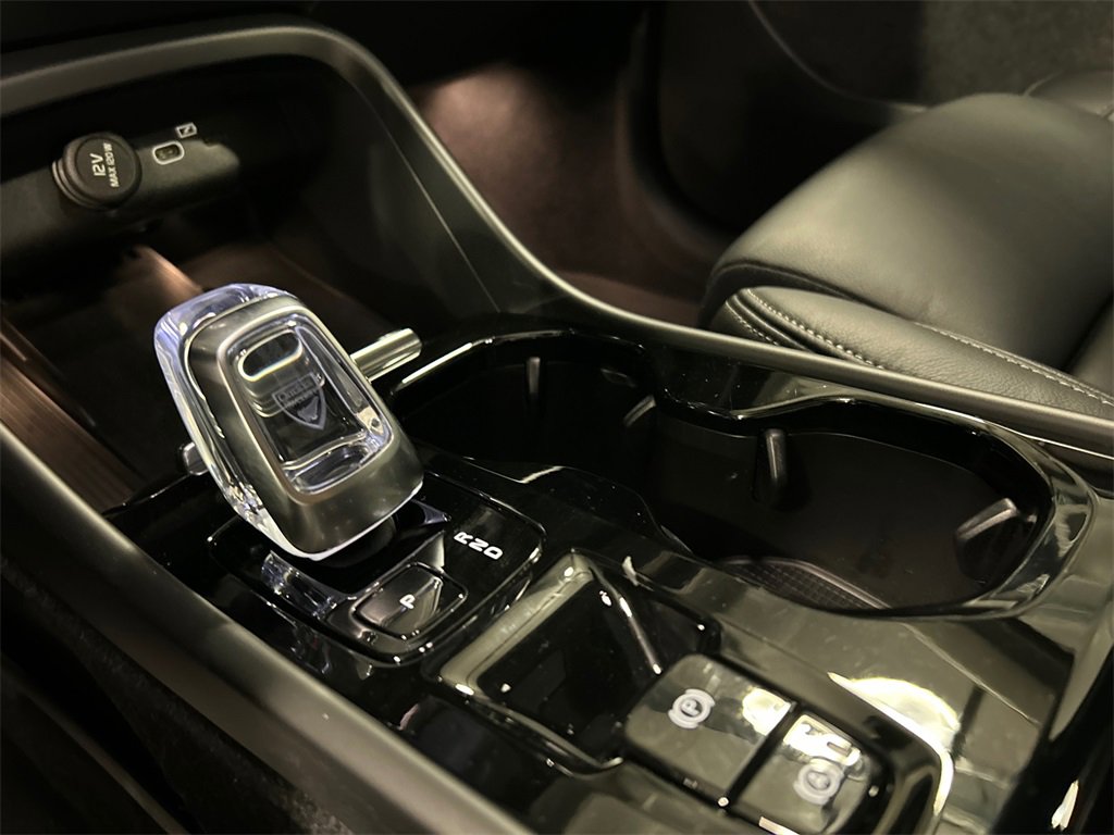 Certified 2024 Volvo XC40 B5 Plus w/ Protection Package Premier image 19
