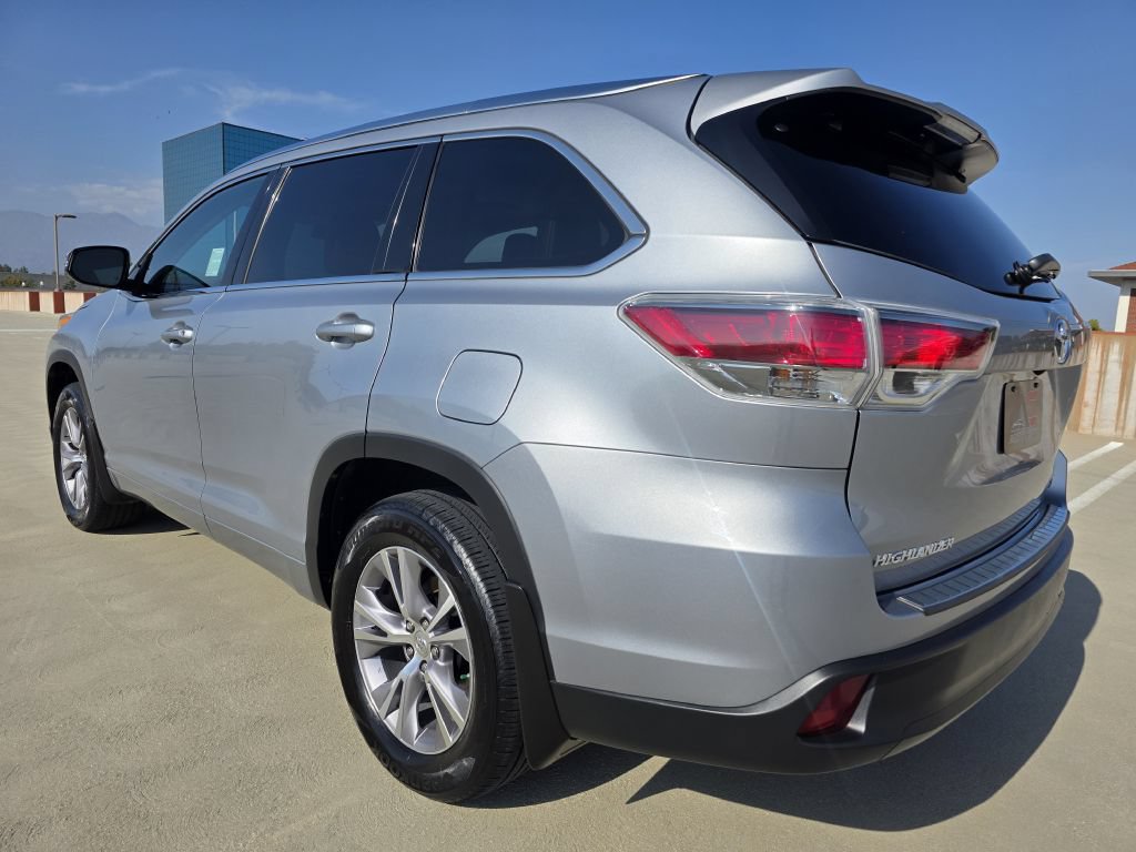Used 2014 Toyota Highlander XLE AWD/4WD image 10