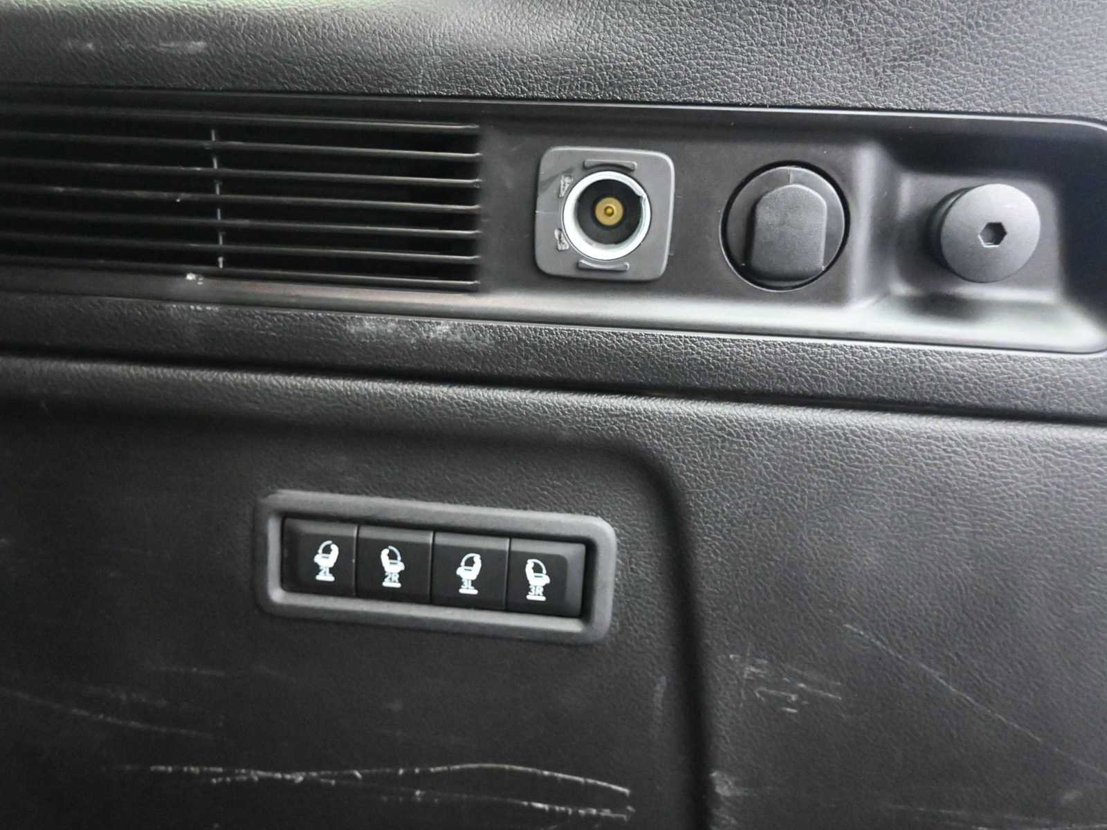 Used 2023 Jeep Wagoneer L Series III w/ Preferred Equipment Group image 28