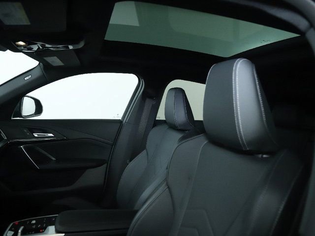 Used 2025 BMW X2 xDrive28i AWD/4WD image 24