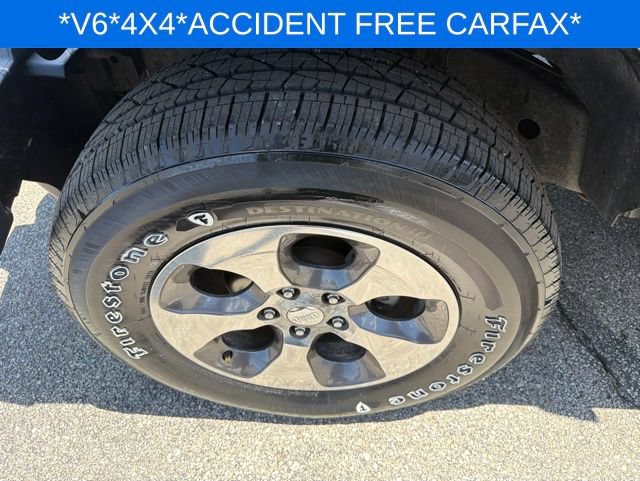 Used 2017 Jeep Wrangler Unlimited Sahara w/ Connectivity Group AWD/4WD image 13
