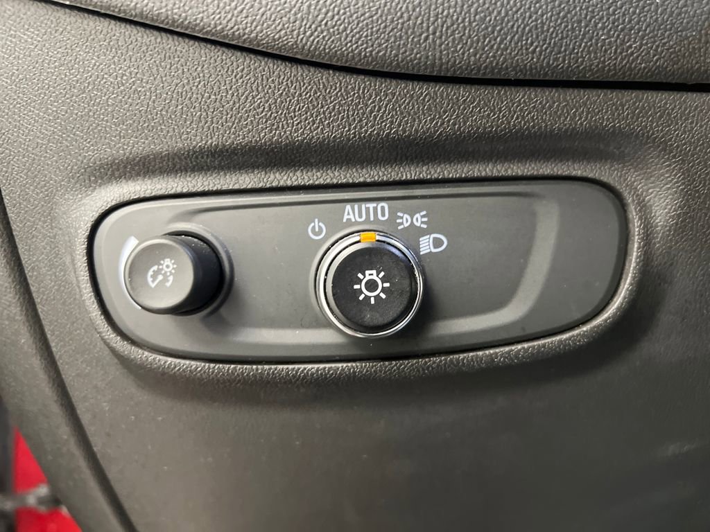 Used 2020 Chevrolet Equinox LT image 38