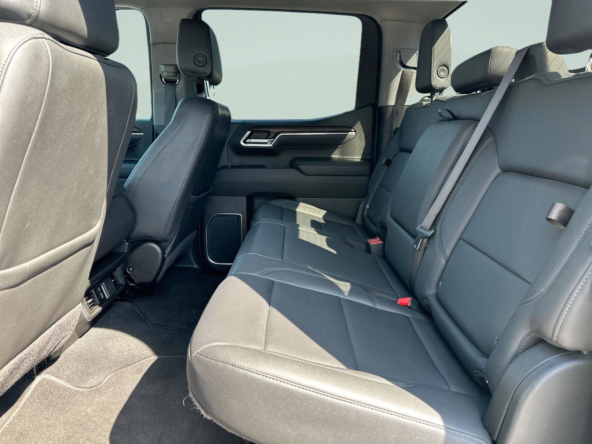 Used 2025 GMC Sierra 1500 SLT image 14