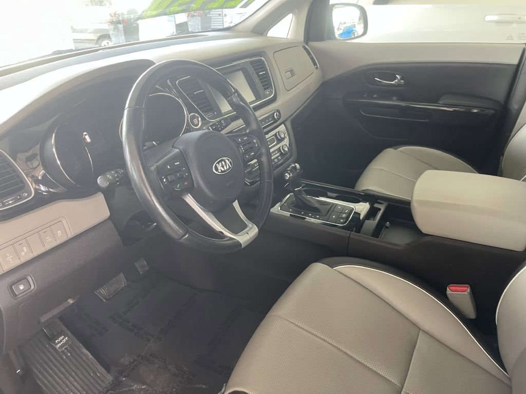 Used 2016 Kia Sedona SX Limited image 18