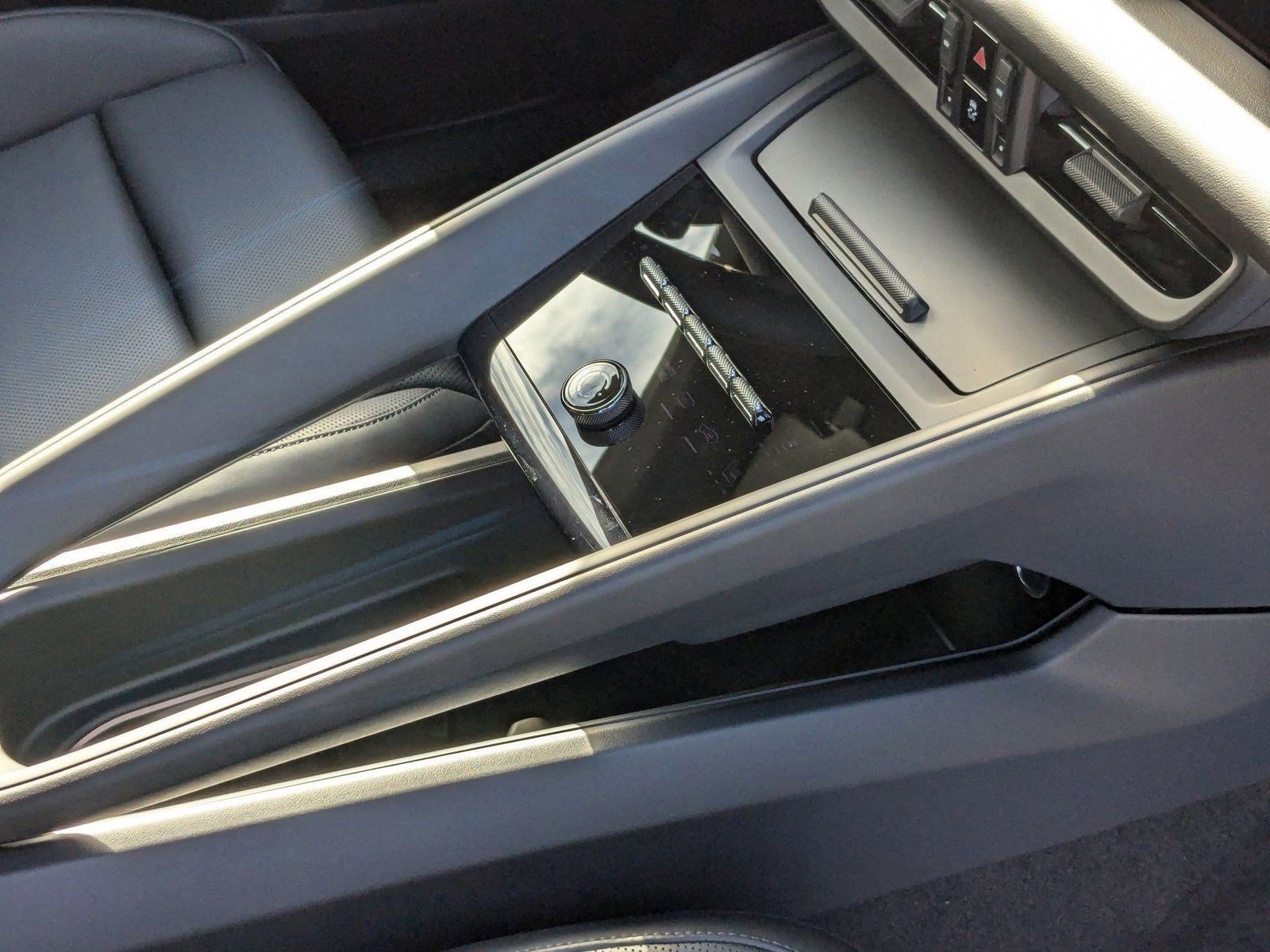 Certified 2025 Porsche Macan Electric image 23