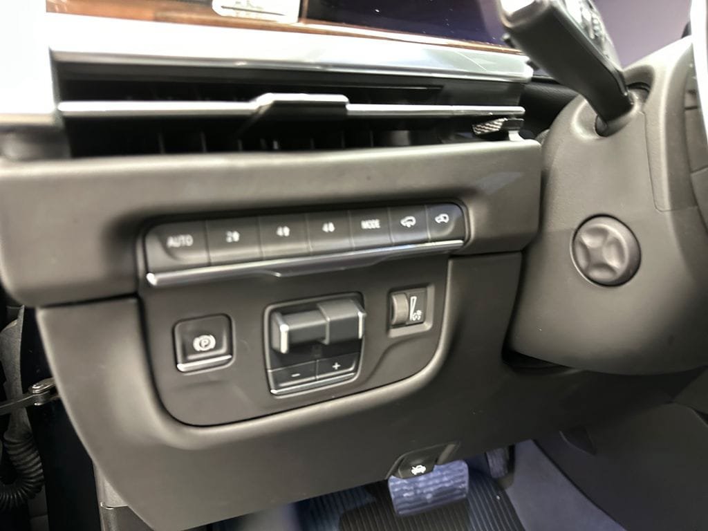 Used 2025 Cadillac Escalade ESV Sport Platinum AWD/4WD image 22