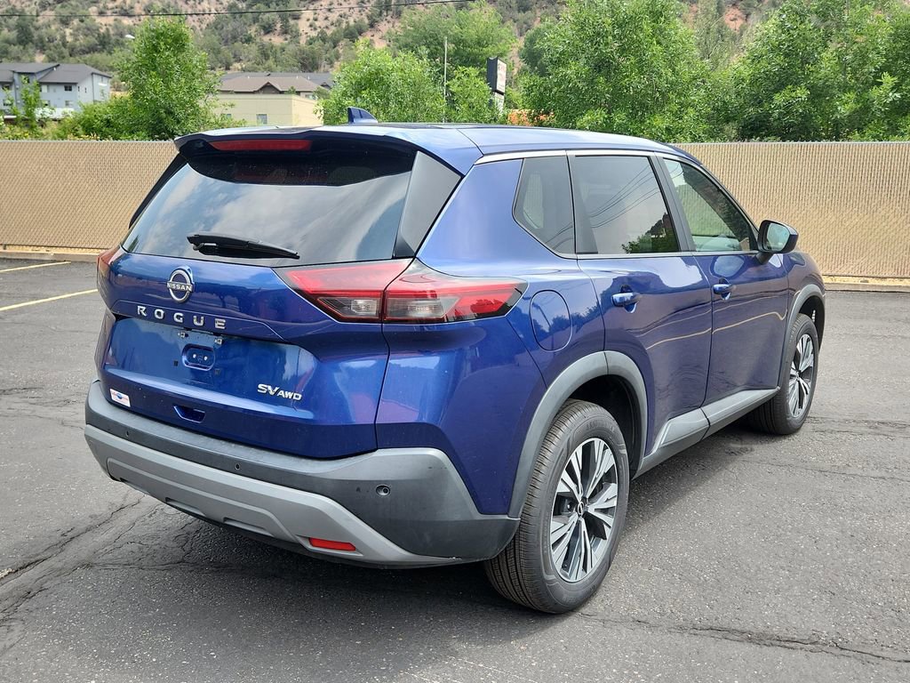 Used 2023 Nissan Rogue SV image 3
