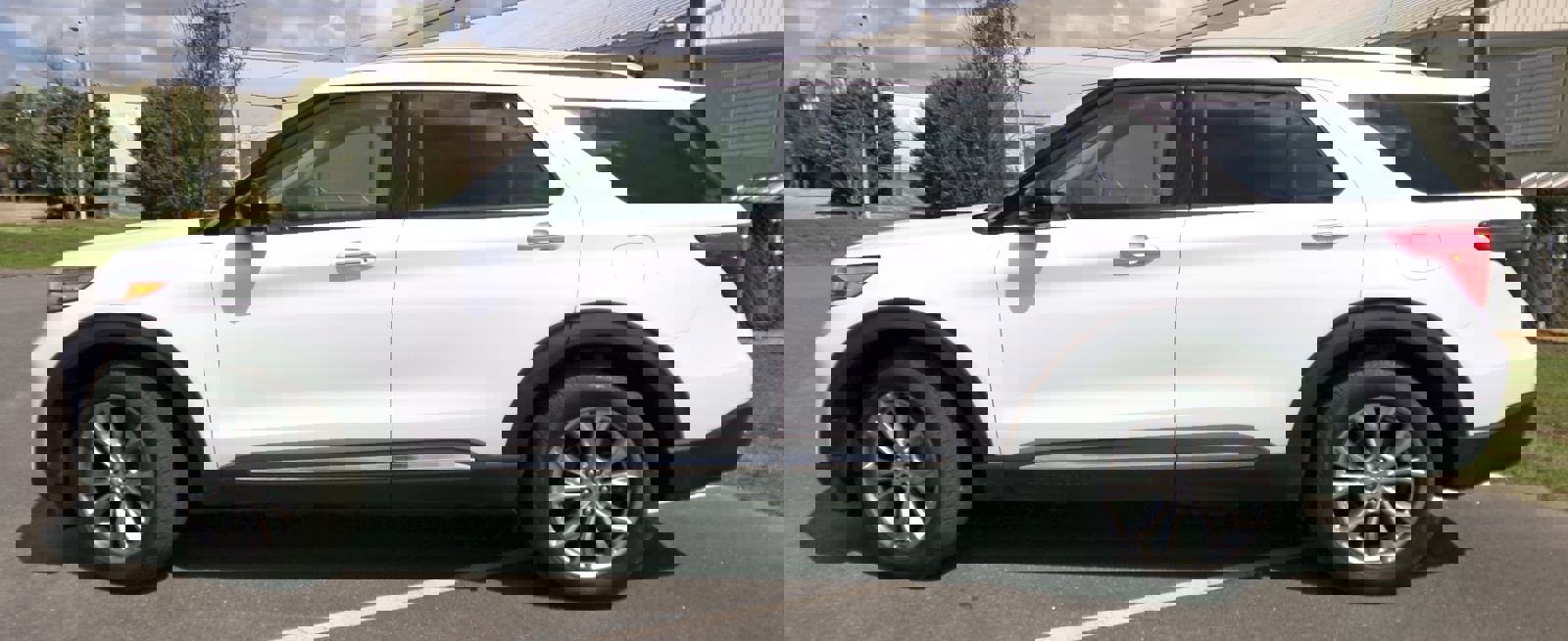 Used 2023 Ford Explorer Limited image 2