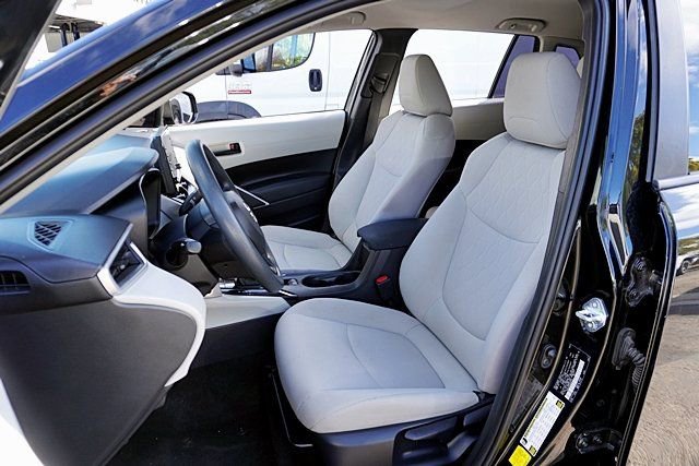 Used 2022 Toyota Corolla Cross L image 16