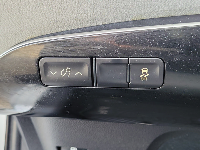 Used 2016 Toyota Prius Three FWD image 25