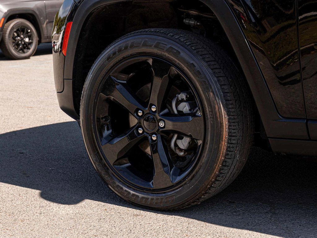 Used 2023 Jeep Grand Cherokee Altitude image 7