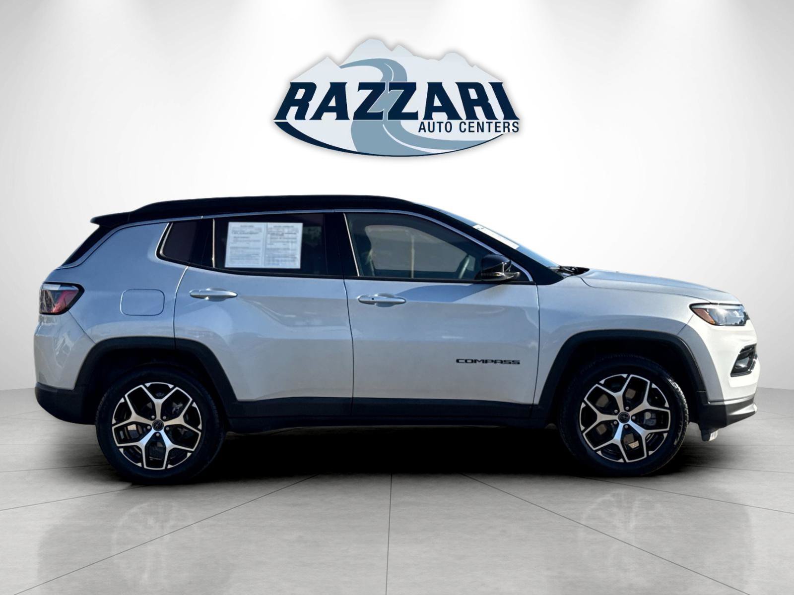 Used 2025 Jeep Compass Limited AWD/4WD image 2