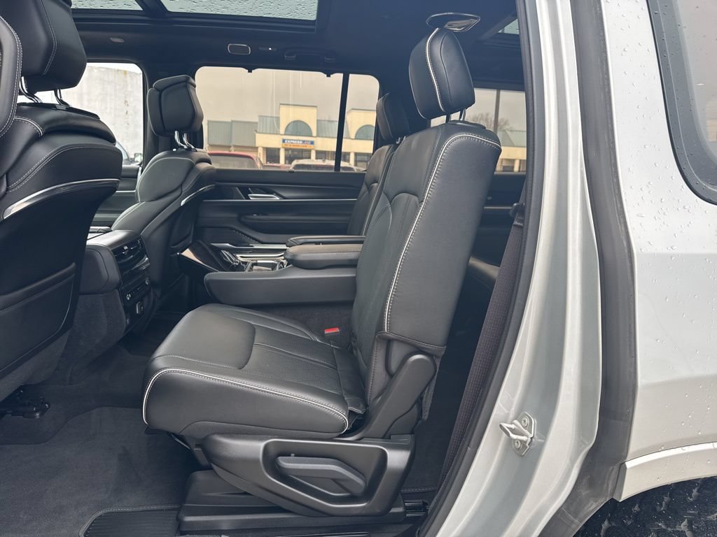 Used 2024 Jeep Grand Wagoneer Series II Obsidian w/ Quick Order Packagew 28T AWD/4WD image 13