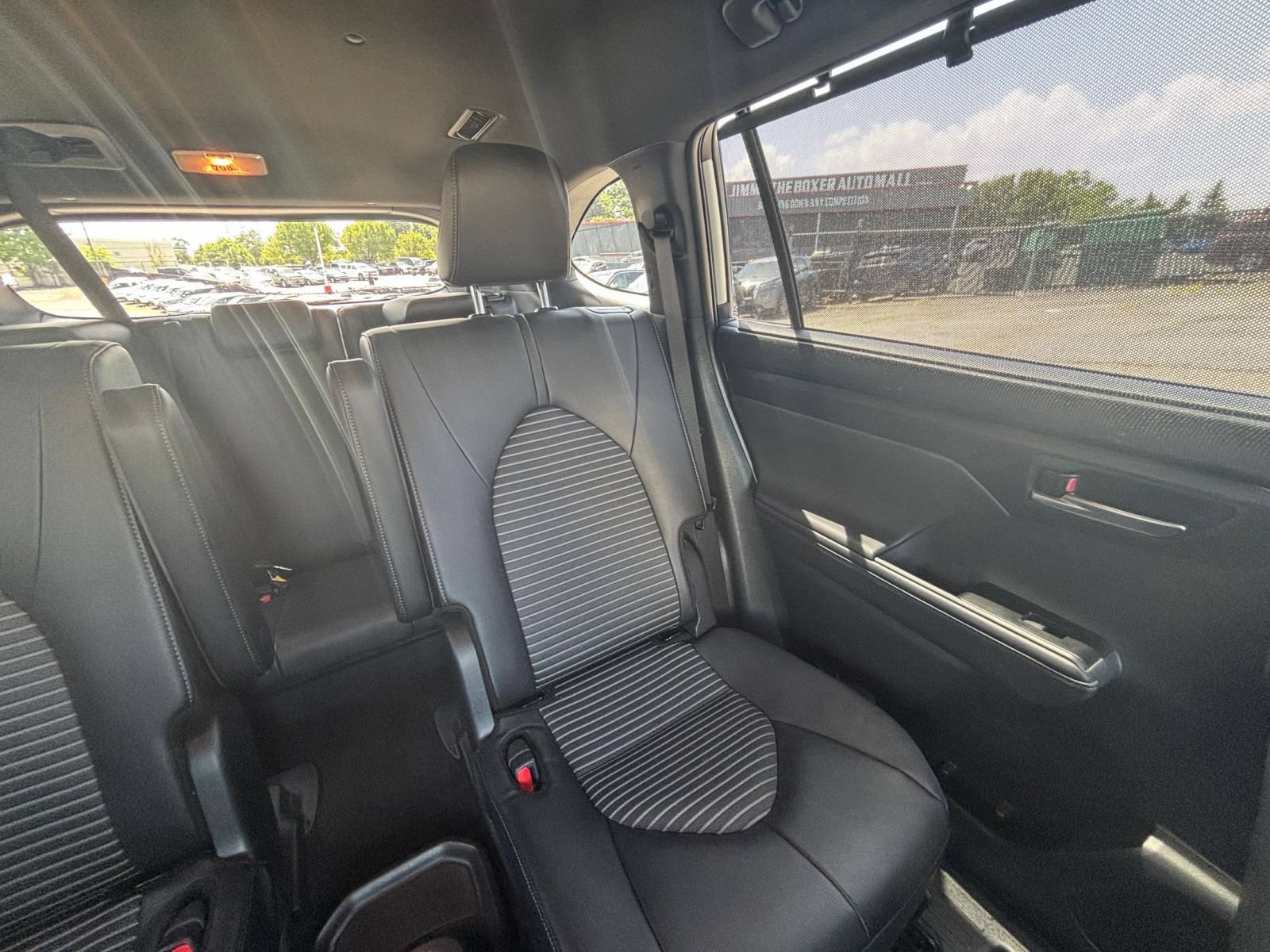 Used 2025 Toyota Highlander XSE AWD/4WD image 39