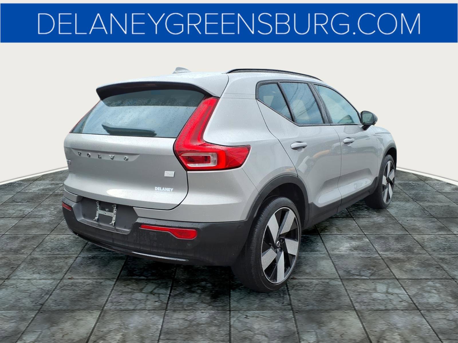 Used 2023 Volvo XC40 Recharge Ultimate image 3