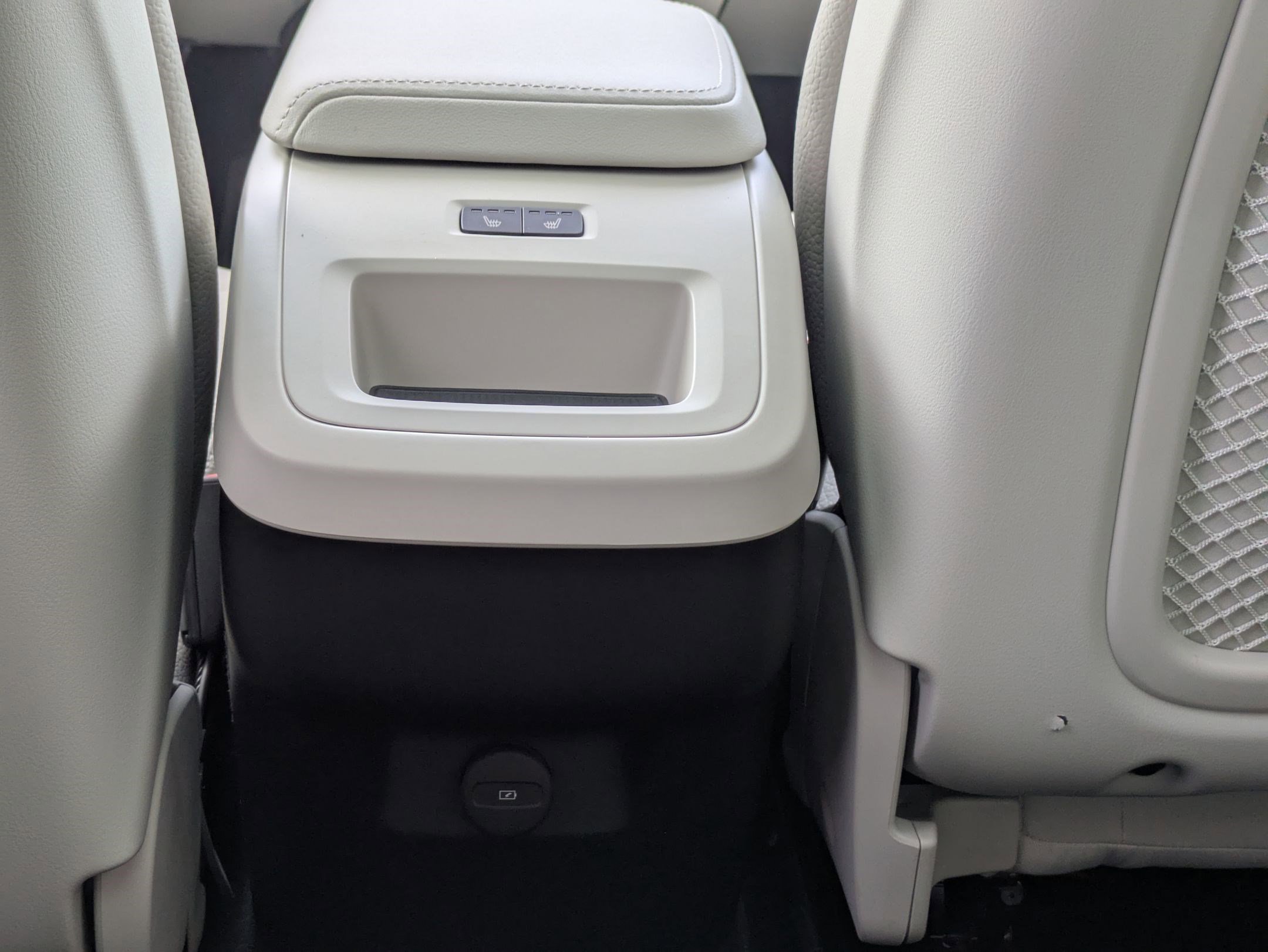 Used 2025 Volvo XC60 B5 Plus w/ Protection Package Premier image 25