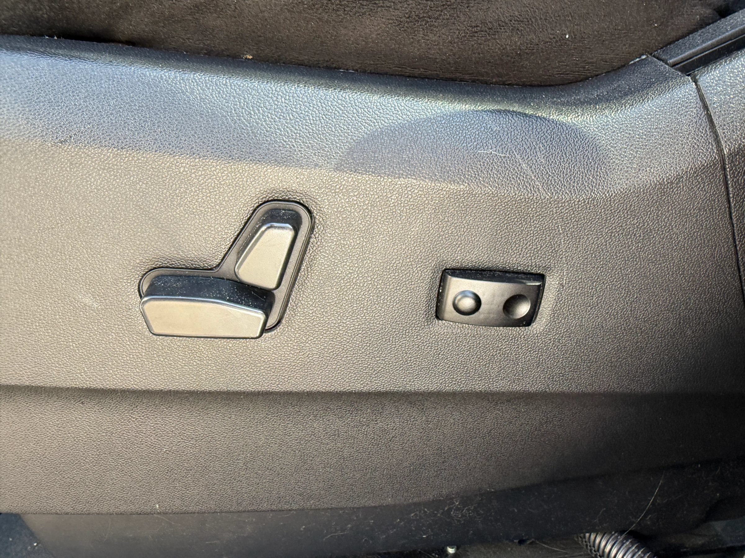 Used 2015 Dodge Grand Caravan SXT FWD image 23