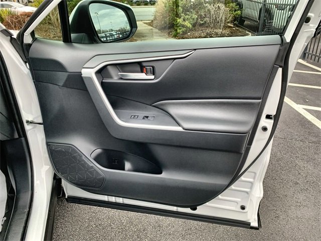 New 2025 Toyota RAV4 SE image 13