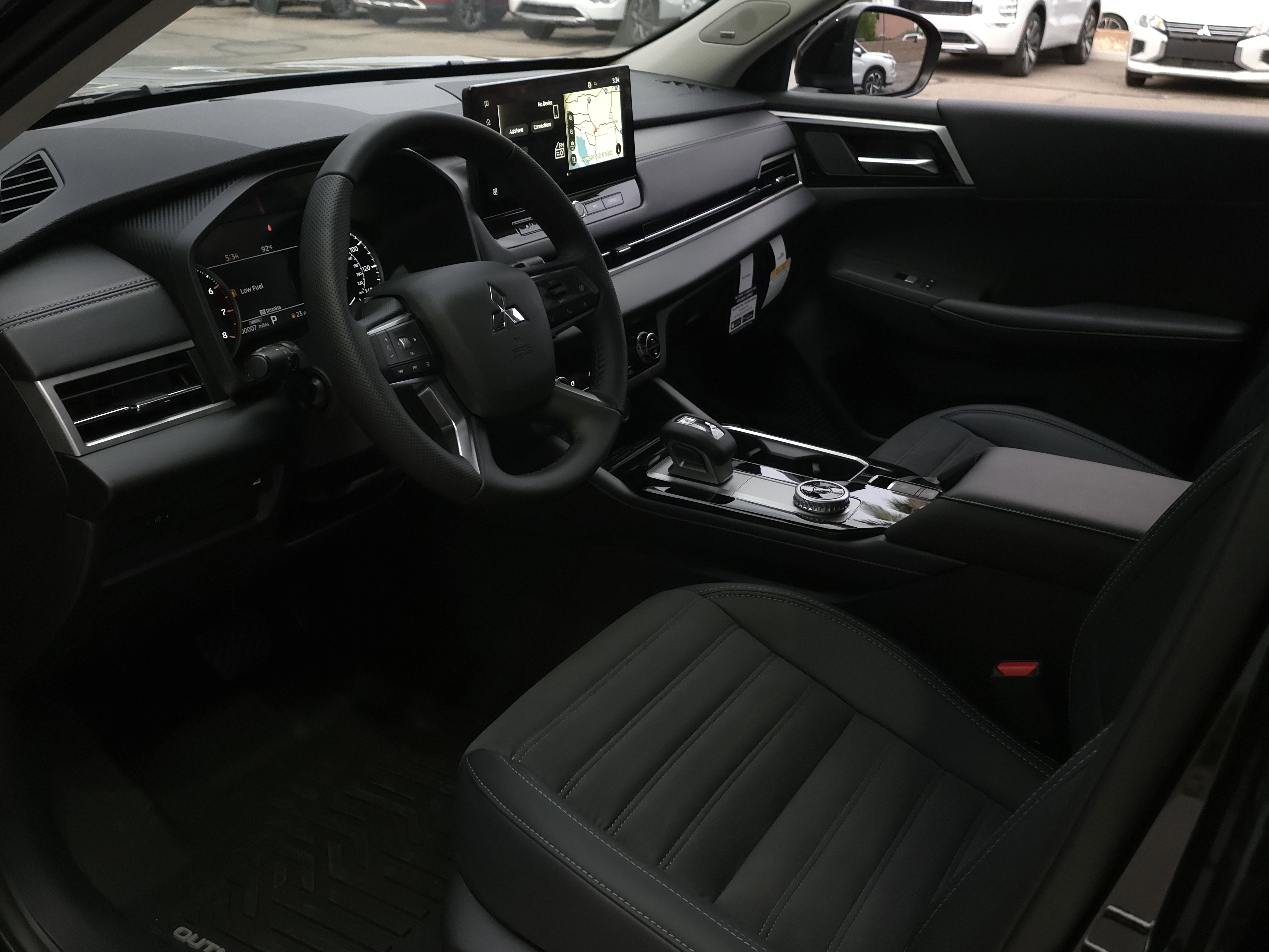 New 2025 Mitsubishi Outlander SE image 9