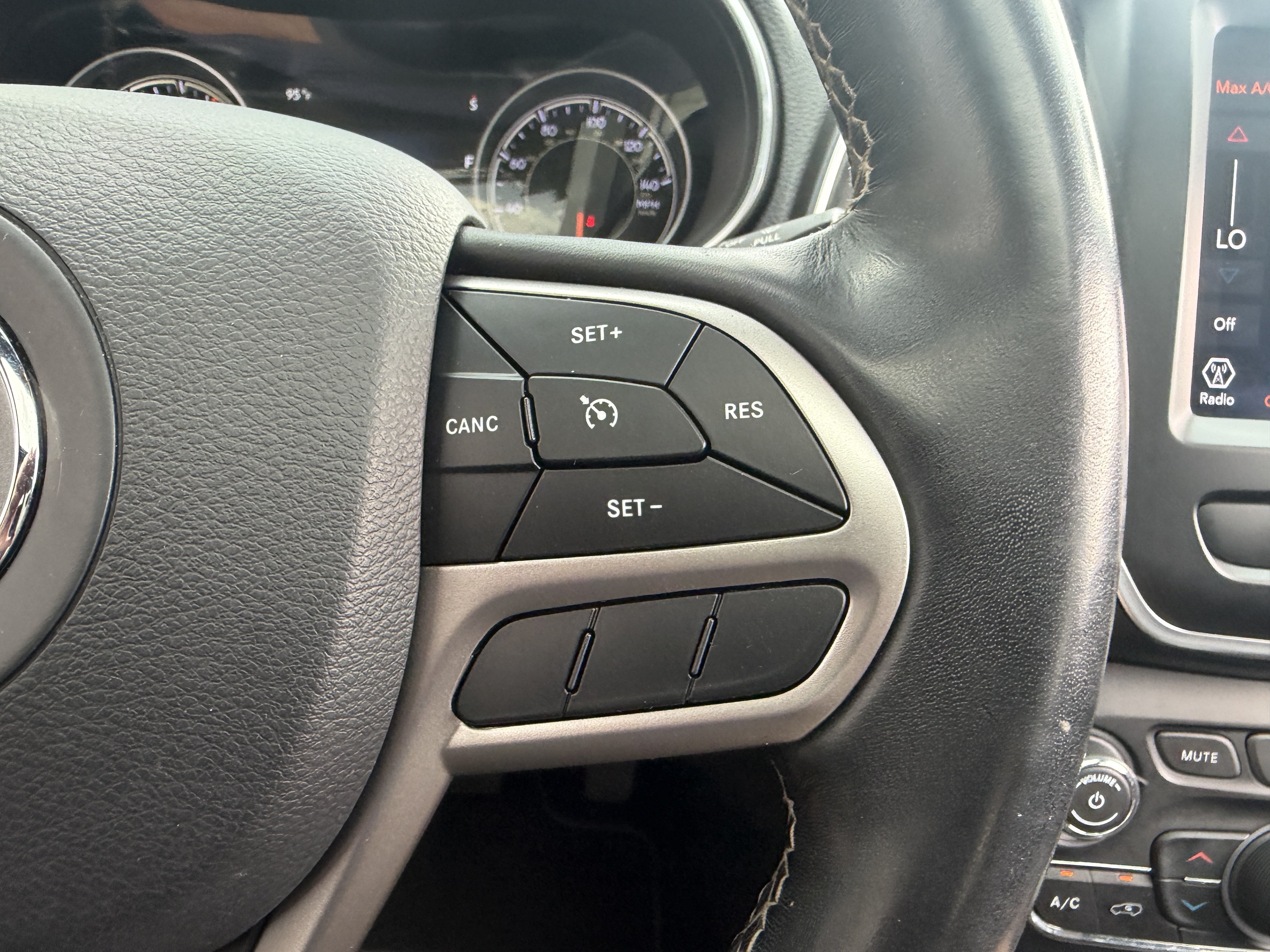 Used 2021 Jeep Cherokee Latitude Lux 80th Anniv w/ Quick Order Package 2YU 80th AWD/4WD image 42