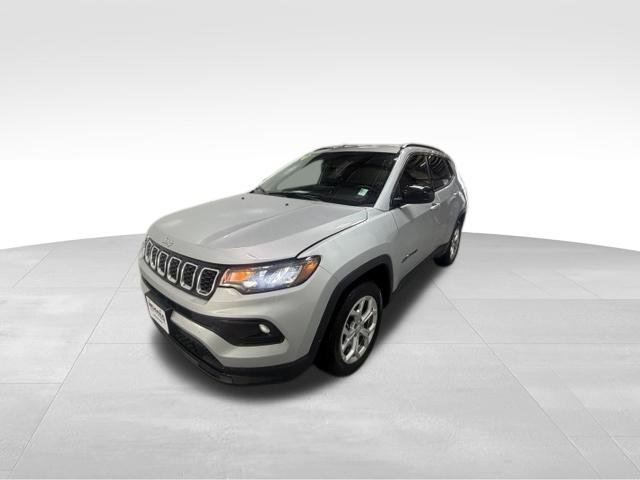 Certified 2024 Jeep Compass Latitude AWD/4WD image 3