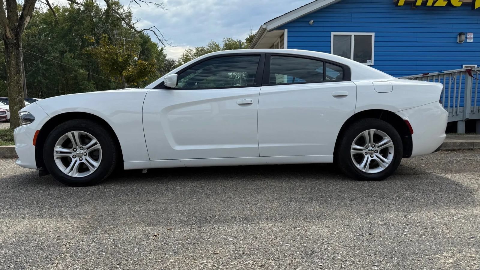 Used 2020 Dodge Charger SXT w/ Leather Interior Group RWD image 9