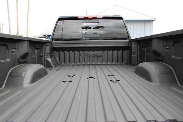 Used 2025 GMC Sierra 2500 AT4 w/ AT4 Premium Plus Package AWD/4WD image 10