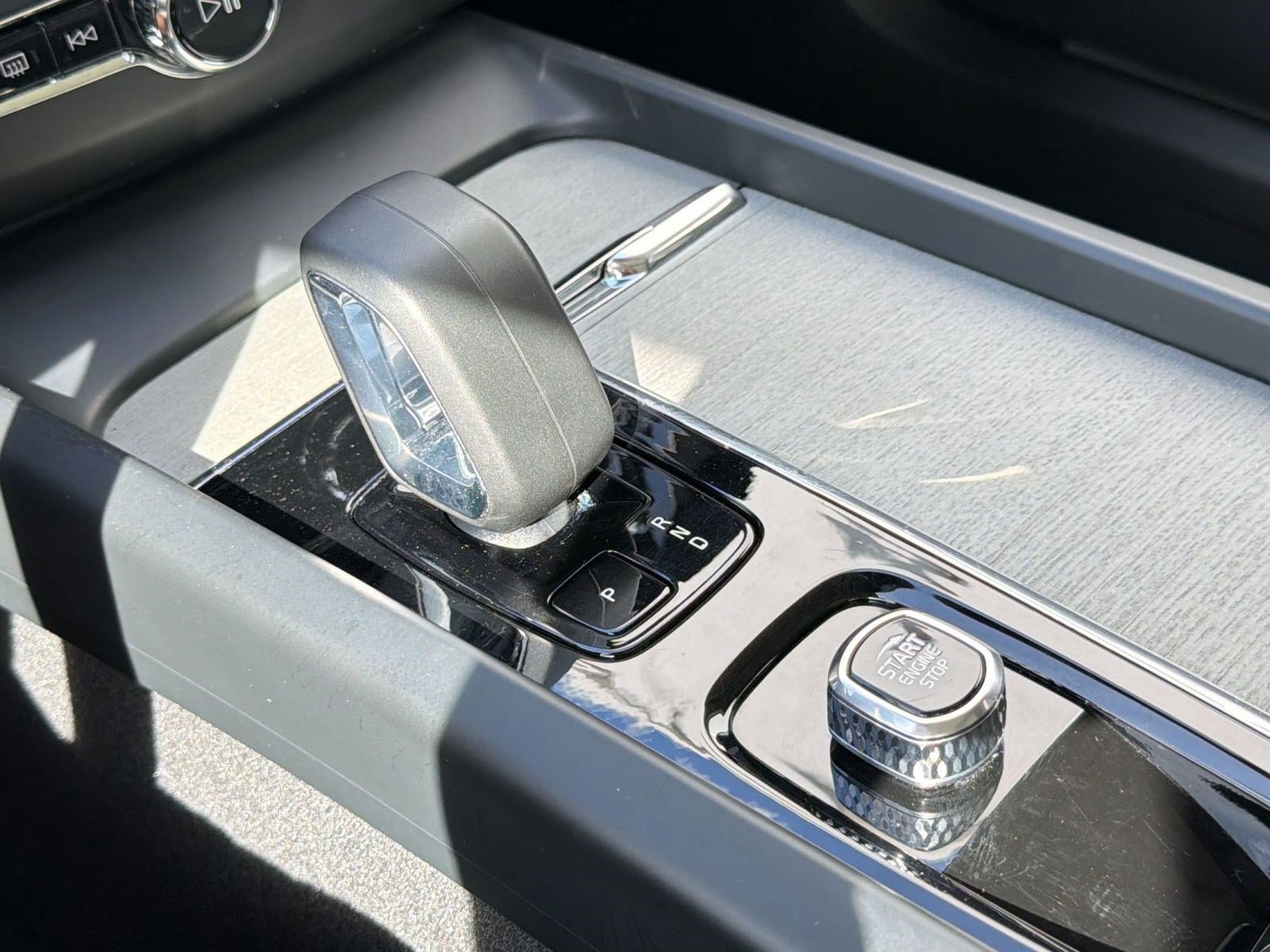 Certified 2025 Volvo XC60 B5 Plus image 17