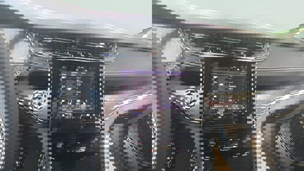 Used 2023 Jeep Grand Cherokee Laredo image 14