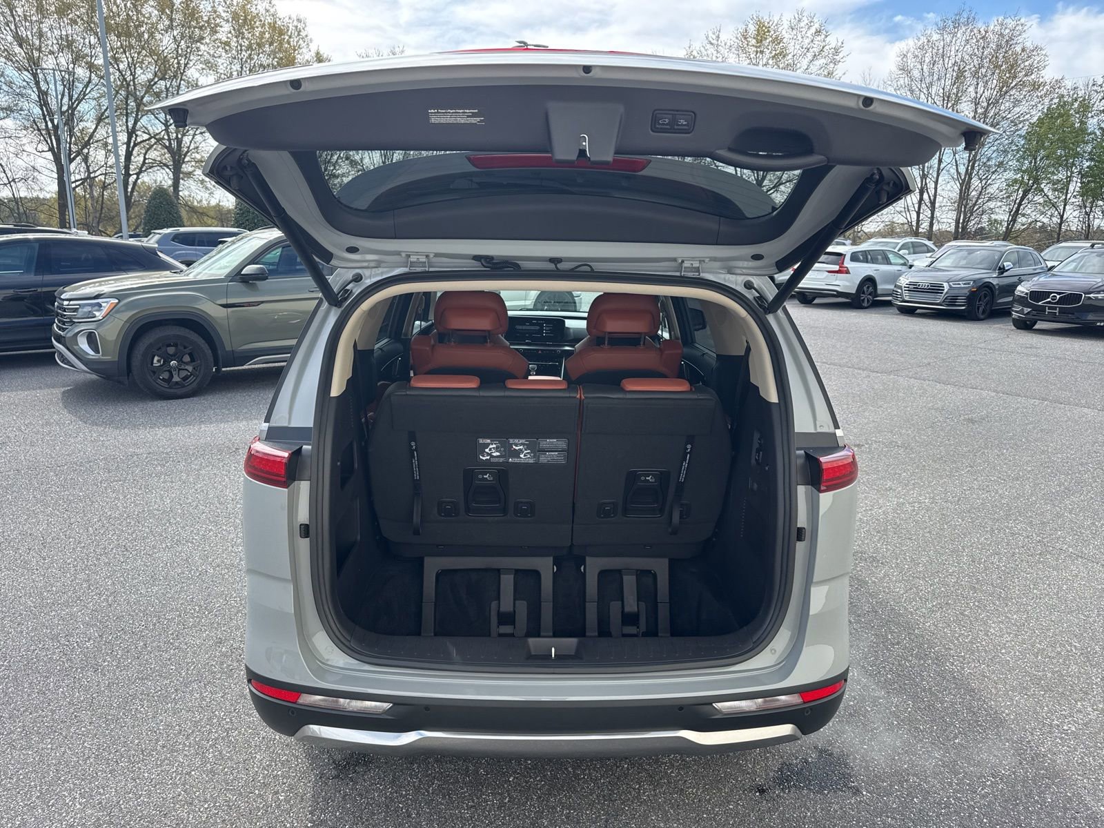 Used 2023 Kia Carnival SX Prestige image 10