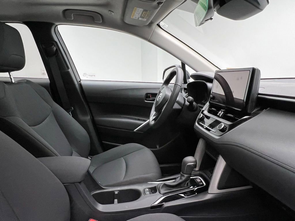 Used 2024 Toyota Corolla Cross LE image 6