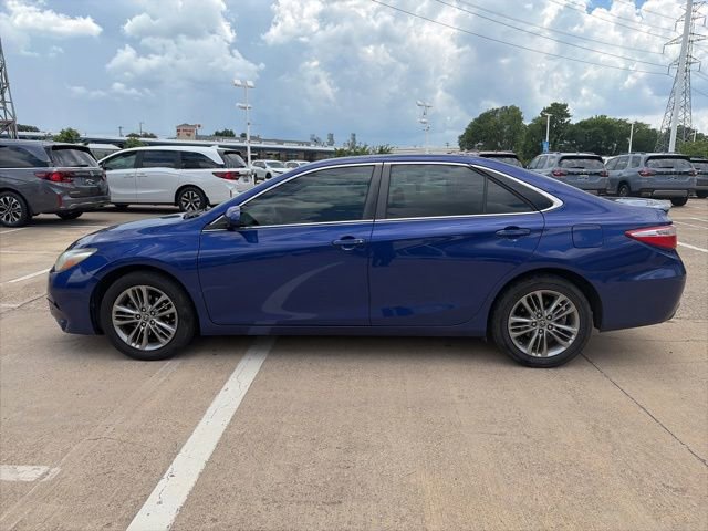 Used 2015 Toyota Camry SE FWD image 2