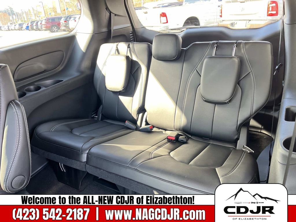 New 2026 Chrysler Pacifica Select image 17