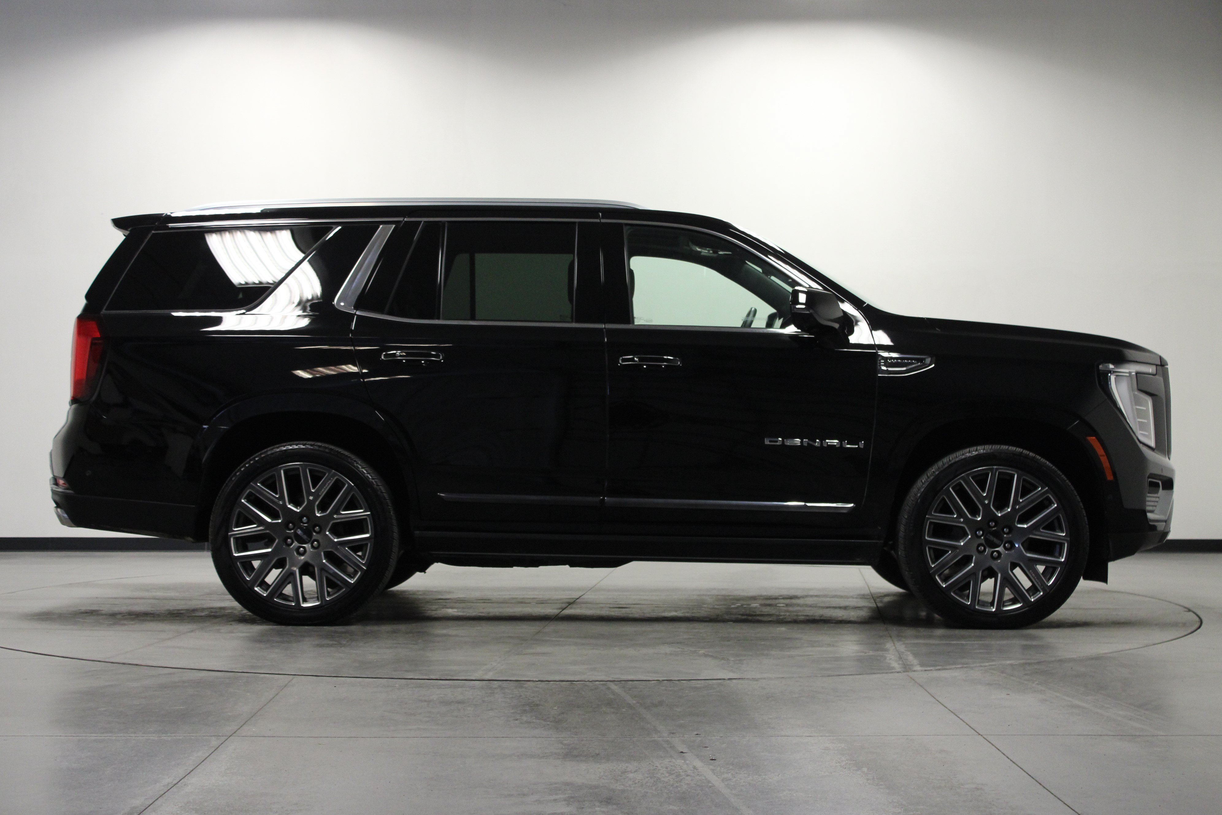 Used 2026 GMC Yukon Denali Ultimate AWD/4WD image 3