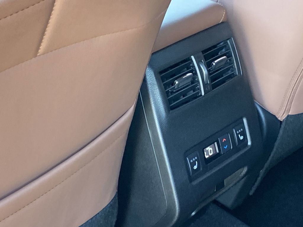 New 2026 Mitsubishi Outlander SEL FWD image 18