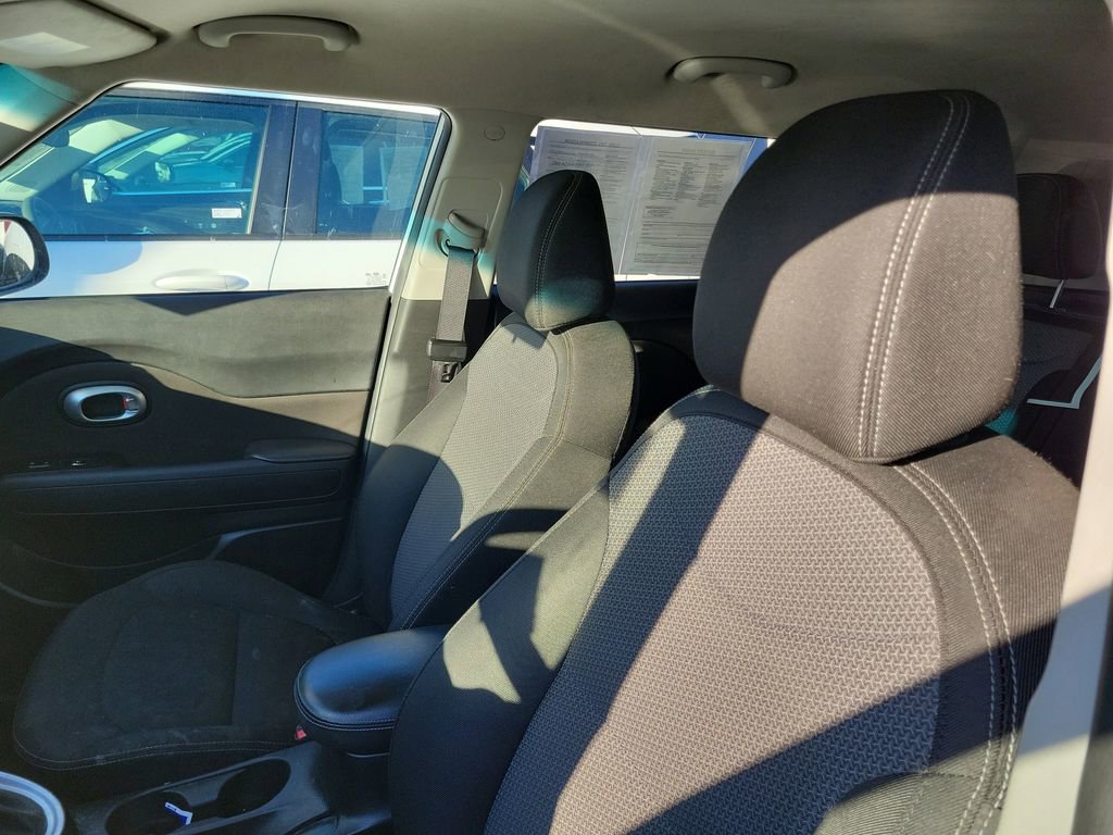 Used 2019 Kia Soul + image 12