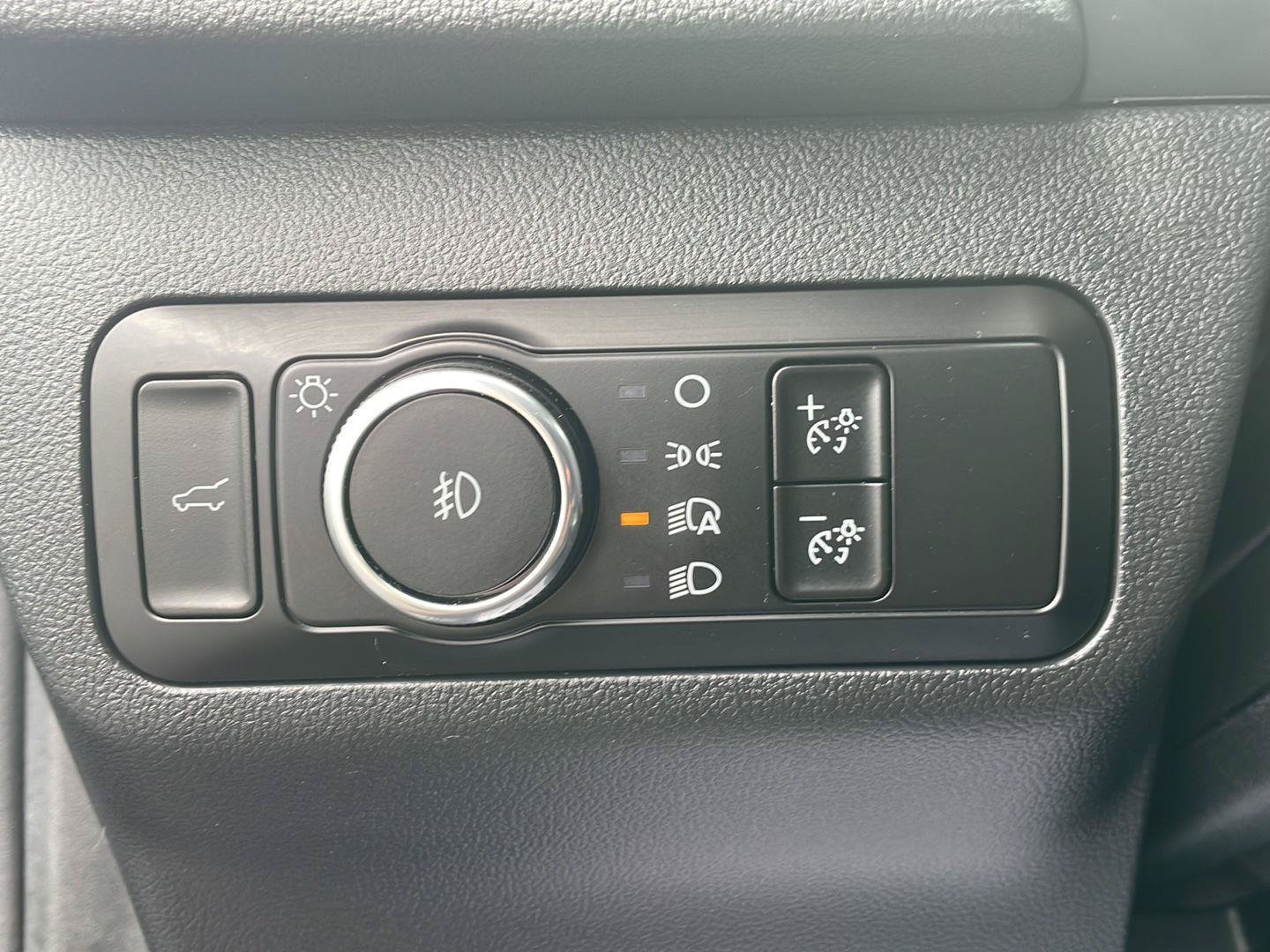 Used 2025 Ford Escape Platinum AWD/4WD image 12