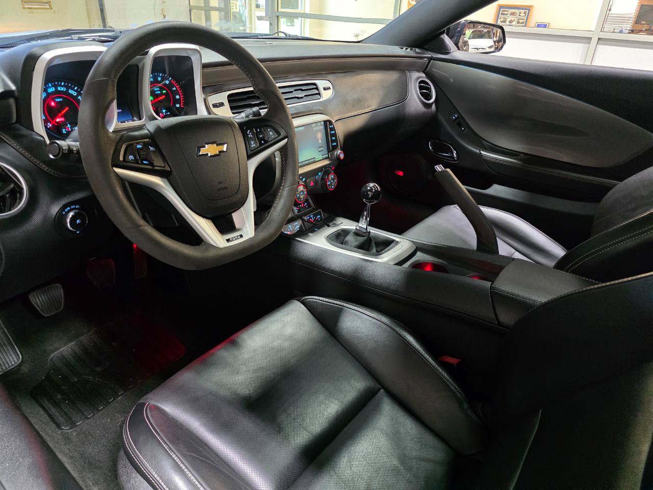 Used 2014 Chevrolet Camaro SS w/ SS Performance Package RWD image 16