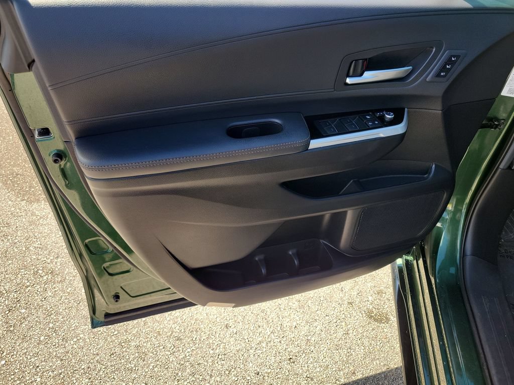 Used 2025 Toyota Sienna Platinum AWD/4WD image 19