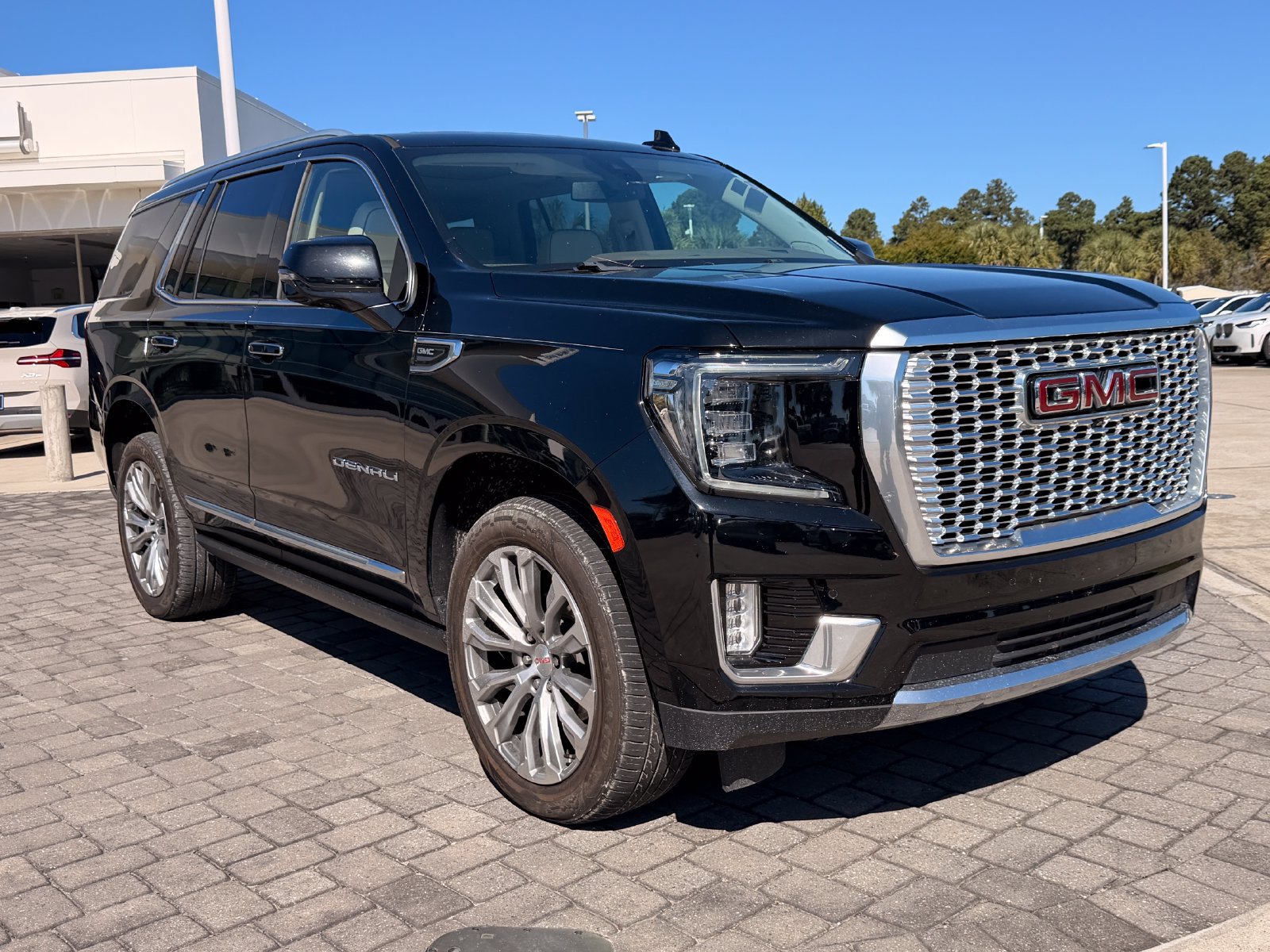 Used 2022 GMC Yukon Denali AWD/4WD image 7