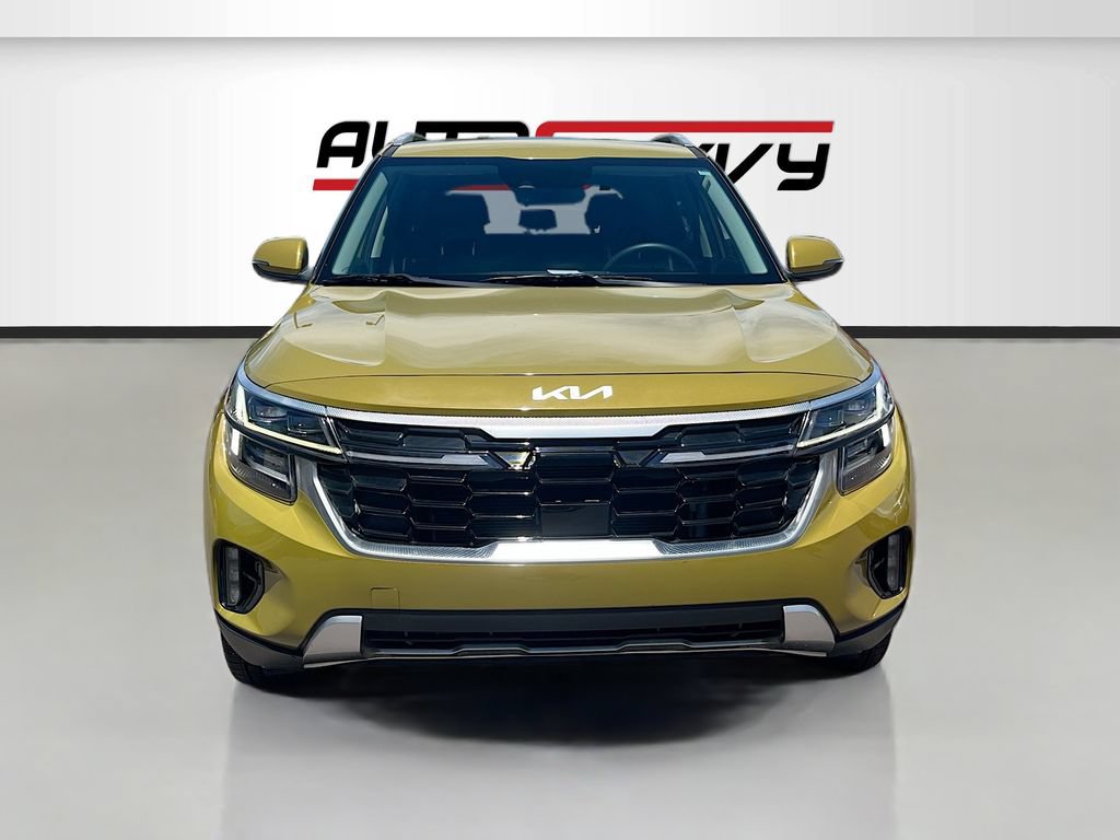 Used 2024 Kia Seltos SX w/ SX Sunroof Package AWD/4WD image 2