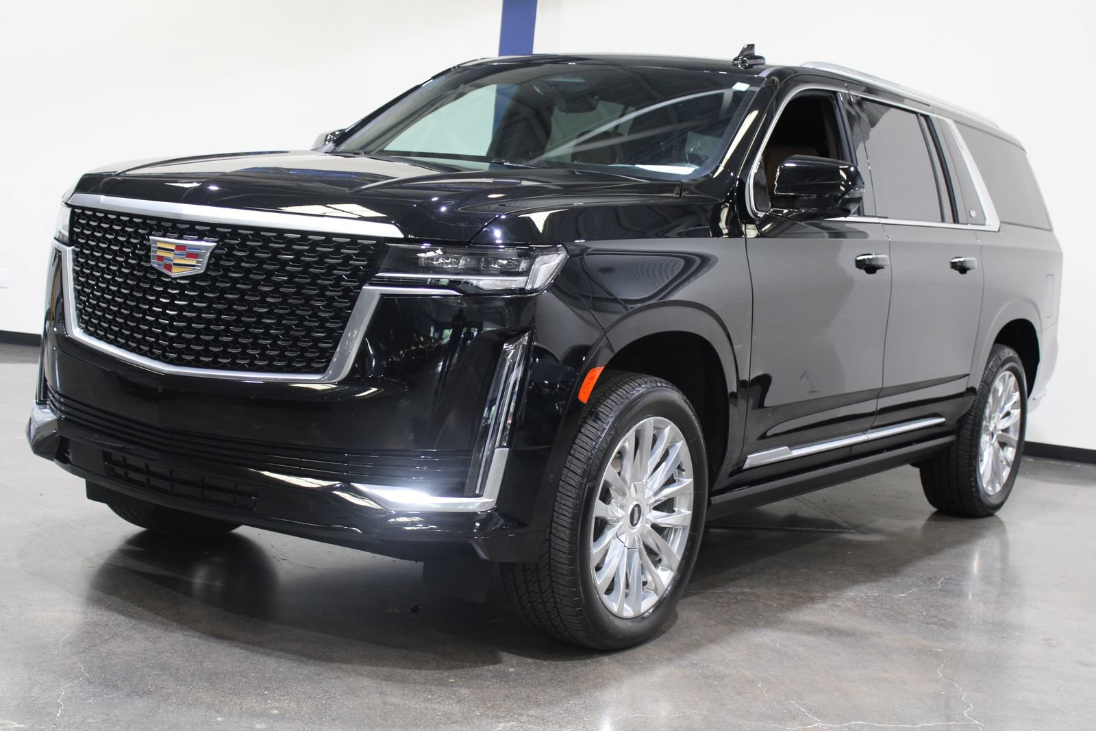 Used 2023 Cadillac Escalade ESV Premium Luxury w/ Performance Package AWD/4WD image 6