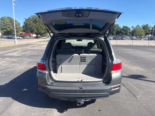 Used 2012 Toyota Highlander FWD w/ Tech Pkg image 19