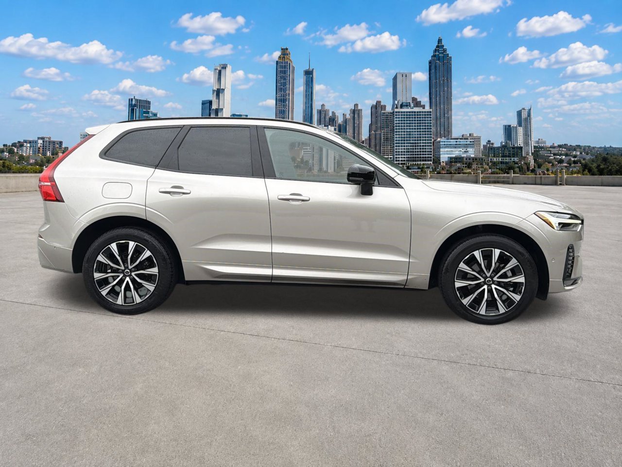 Used 2025 Volvo XC60 B5 Plus AWD/4WD image 29