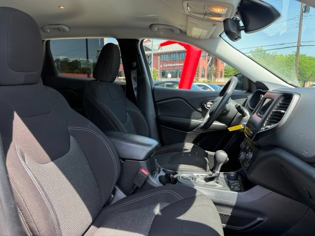 Used 2021 Jeep Cherokee Latitude AWD/4WD image 28