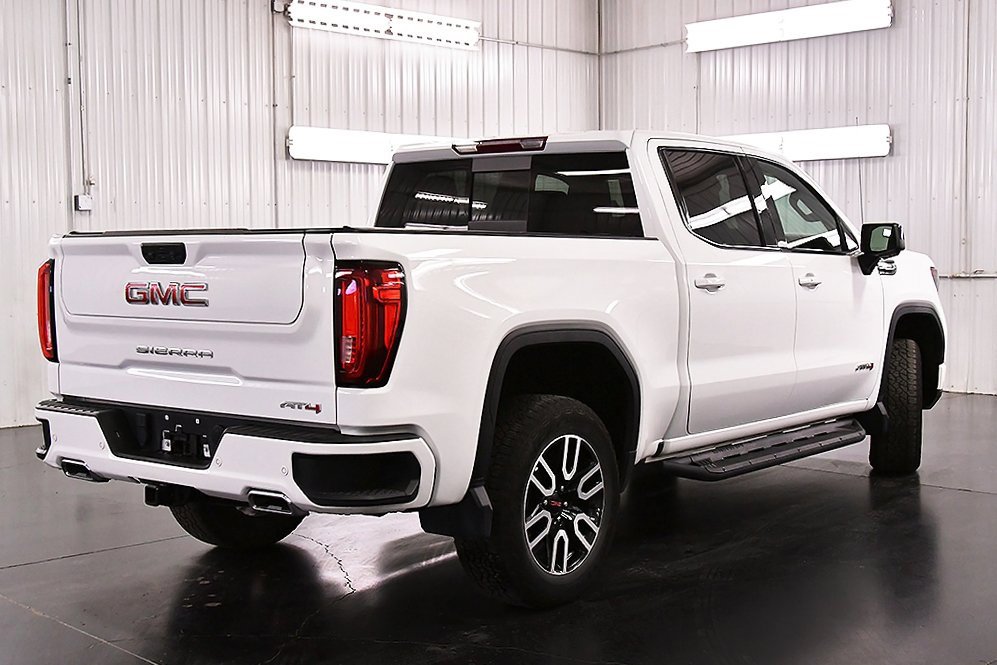 Used 2024 GMC Sierra 1500 AT4 w/ AT4 Preferred Package image 7